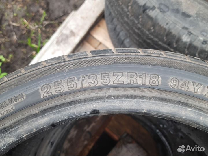 Kinforest KF550-UHP 255/35 R18