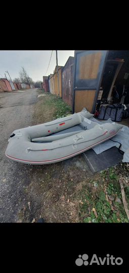 Лодка с мотором