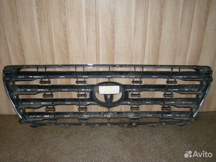 Решетка радиатора Toyota Land Cruiser 200