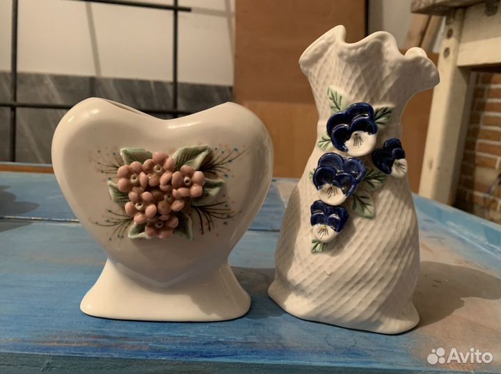 Вазы с объемными цветами