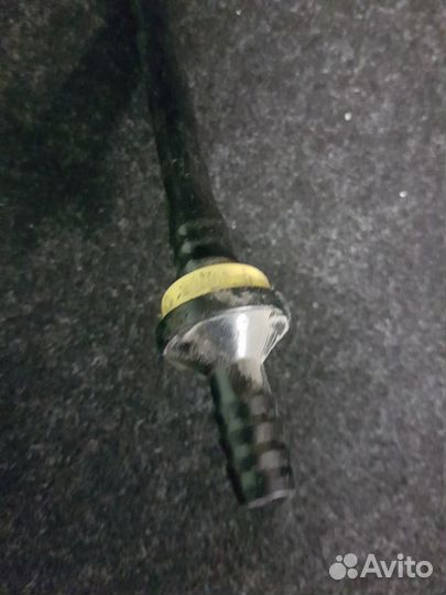 Клапан с трубкой вакуума тормозов на Фольксваген