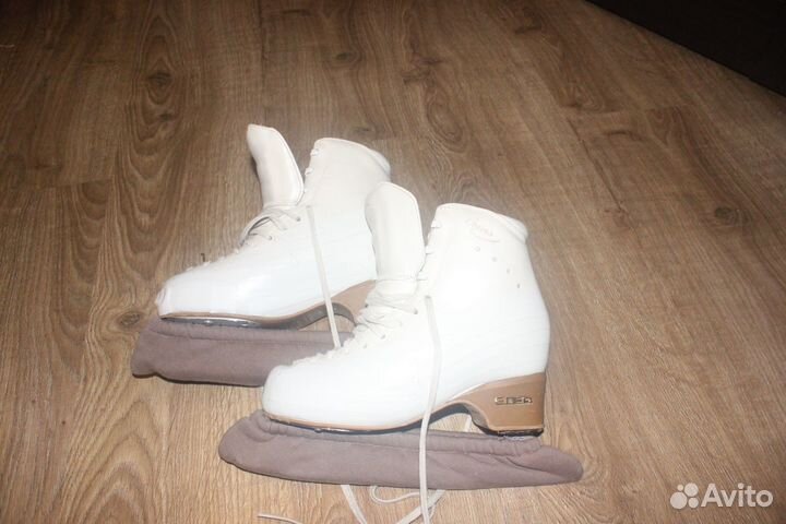 Фигурные коньки edea chorus 235