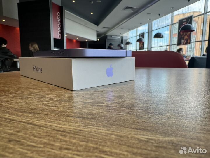 iPhone 12, 64 ГБ