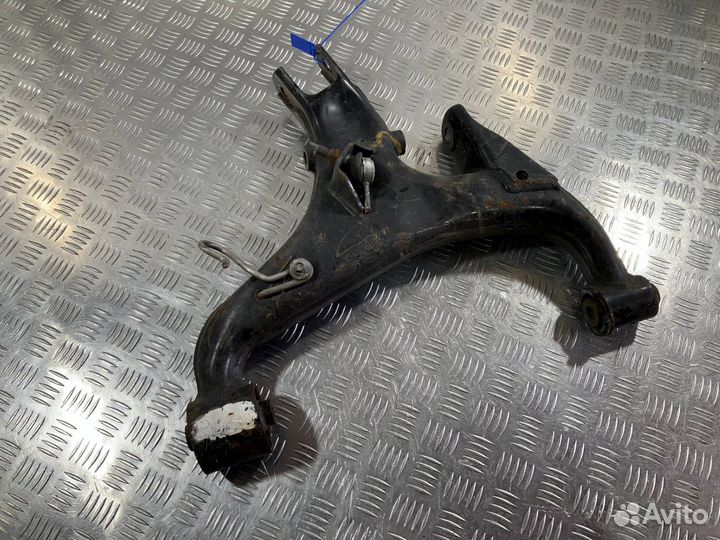 Рычаг задний левый нижний Land Rover Discovery 4