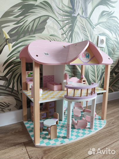 Кукольный домик с мебелью