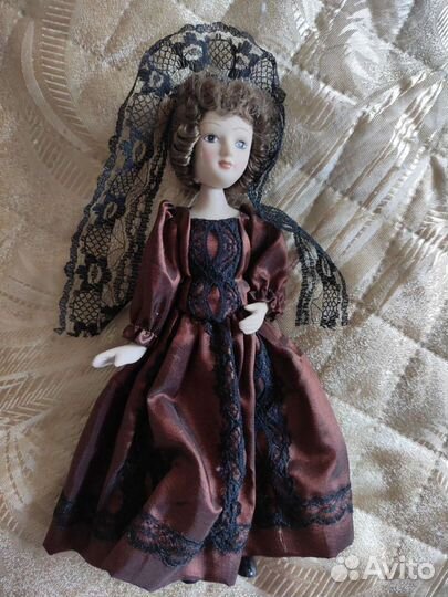 Кукла фарфоровая коллекционная
