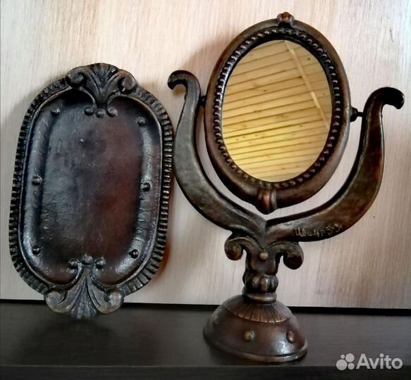 Зеркало на подставке винтажное