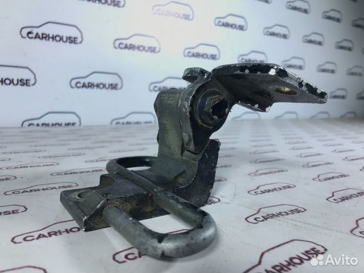 Петля двери передняя правая Volkswagen Passat B6