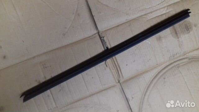 Уплотнитель стекла переднего левого (внутренний )