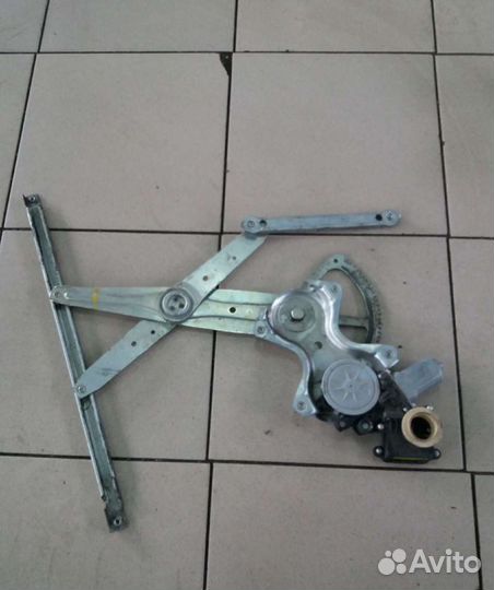 Стеклоподъемник передний левый Toyota Auris