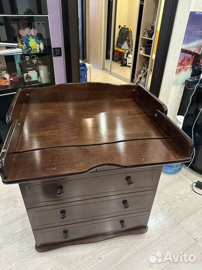 Детская кровать и комод