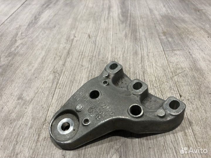 Кронштейн опоры двигателя правый Volkswagen Polo 5