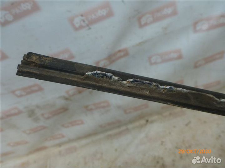 Молдинг стекла задний Mercedes-Benz 190 W201