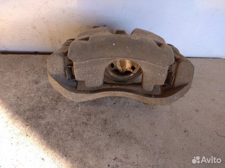 Суппорт передний правый Opel Corsa D 2006-2015