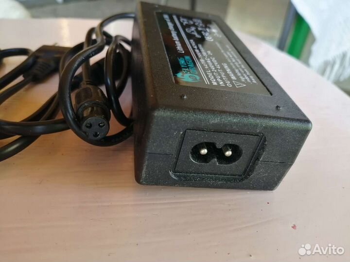 Универсальное зарядное устройство для гироскутера