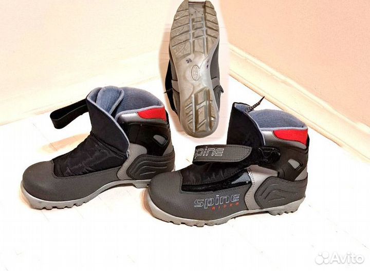 Лыжи беговые пластиковые Larsen с ботинками 37 р