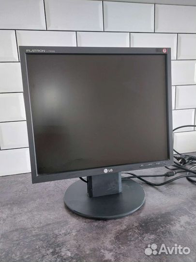 Монитор LG flatron L1750SQ