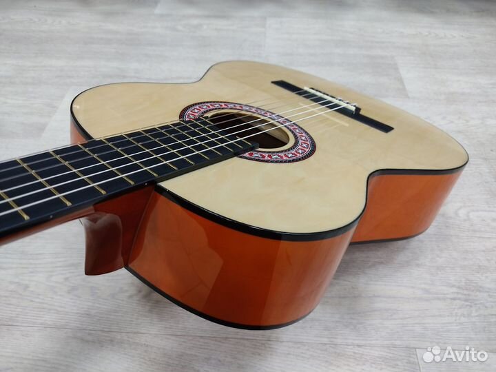 Классическая гитара Homage