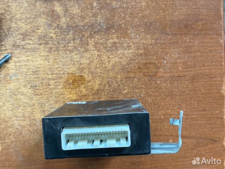 Блок управления дверьми Nissan March