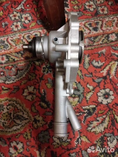 Водяная помпа mercedes 124, 190 W 201