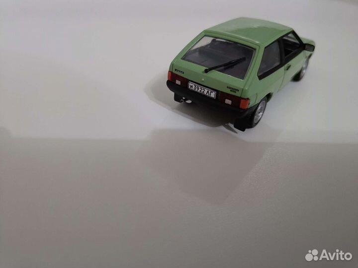 Модель автомобиля 1:43