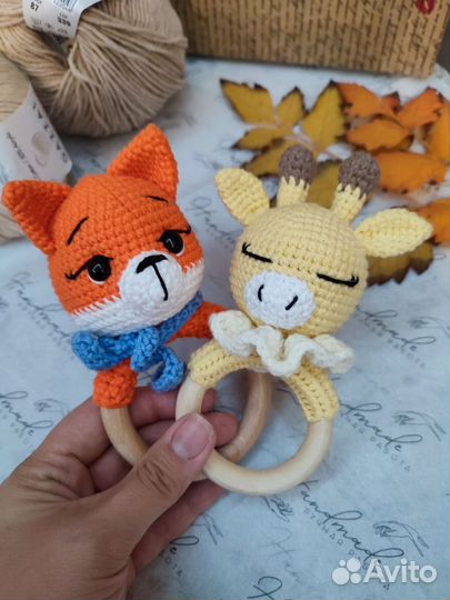 Вязаные погремушки и грызуночки ручной работы