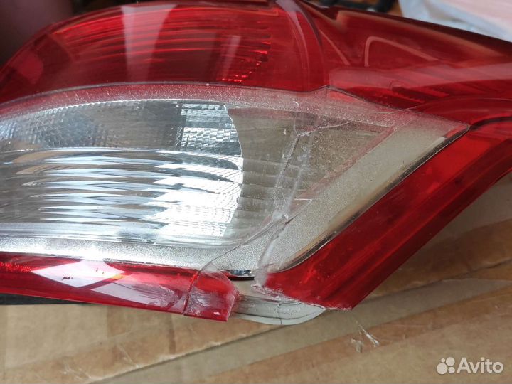 Фонарь задний правый на Ford Kuga 2 со сколом