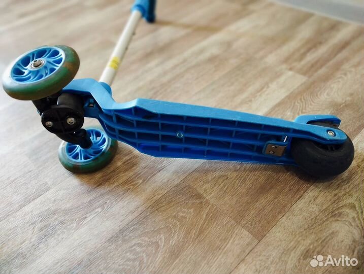 Самокат детский трехколесный со светящимися колеса