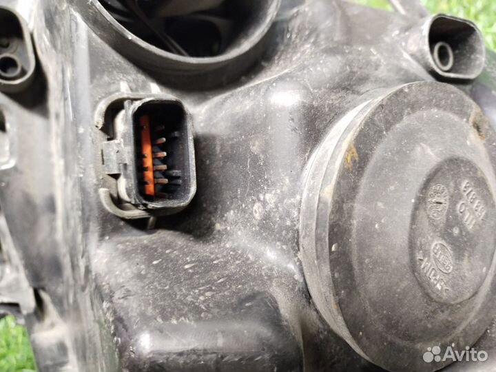 Фара правая Citroen C4 Picasso