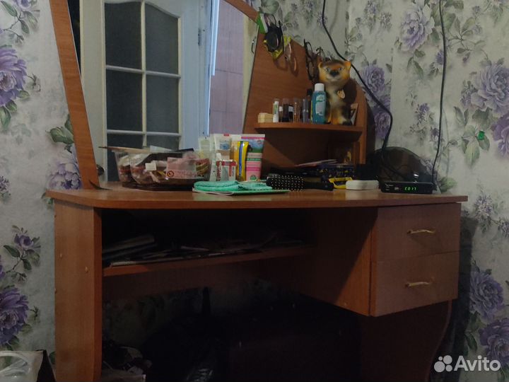 Трюмо с зеркалом