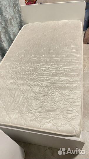 Кровать с матрасом