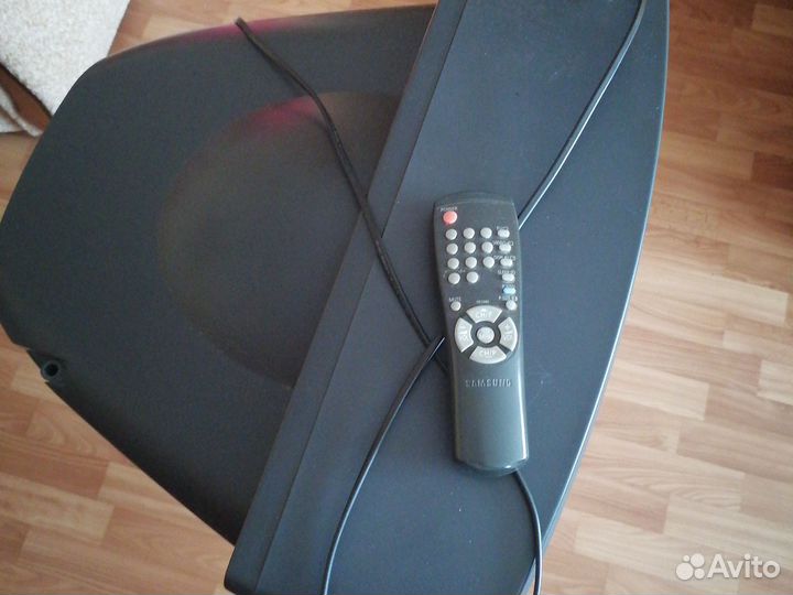 Телевизор Samsung 2000 года