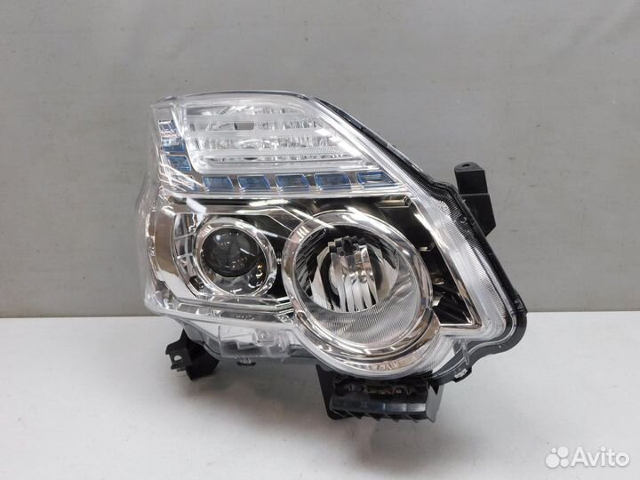 Фара правая Nissan X-Trail