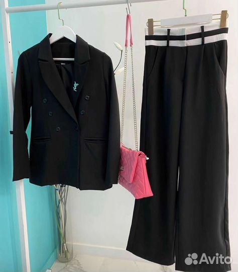 Классический женский костюм