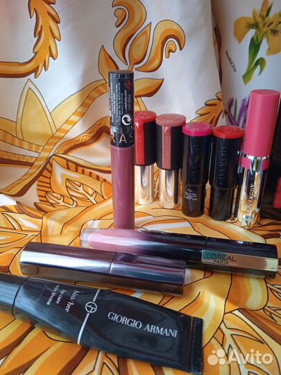 Помады, блески и бальзам для губ люкс