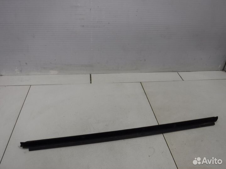 Уплотнитель стекла двери Volkswagen Passat B5+