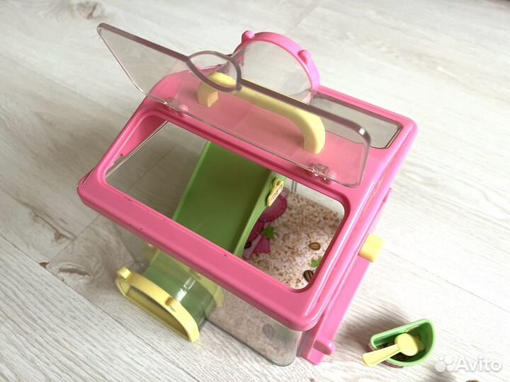 Игрушка домик с хомячками