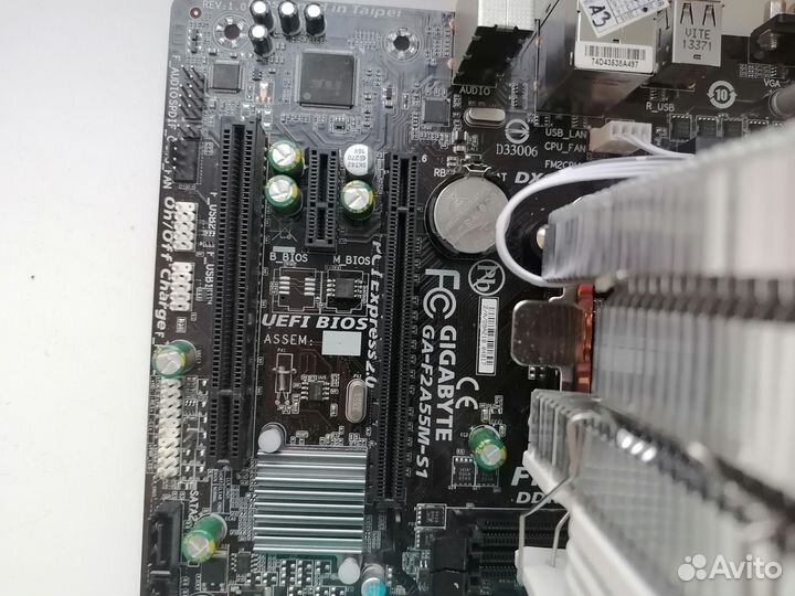Материнская плата с процессором и кулером