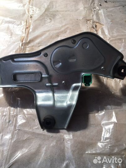 Мотор стеклоочистителя двери багажника