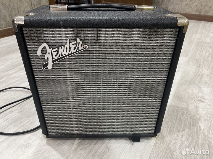 Басовый комбоусилитель Fender Rumble 15