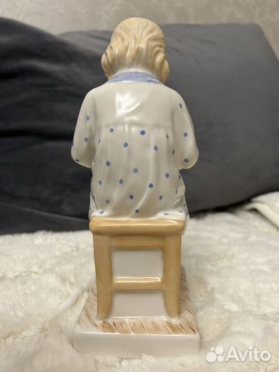 Фарфоровая статуэтка 