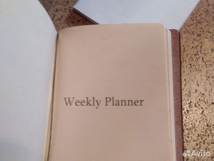 Планинг недатированный в кожаной обложке