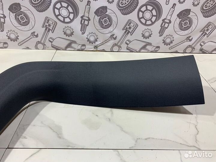 Обшивка крышки багажника правая Mercedes Glc X253