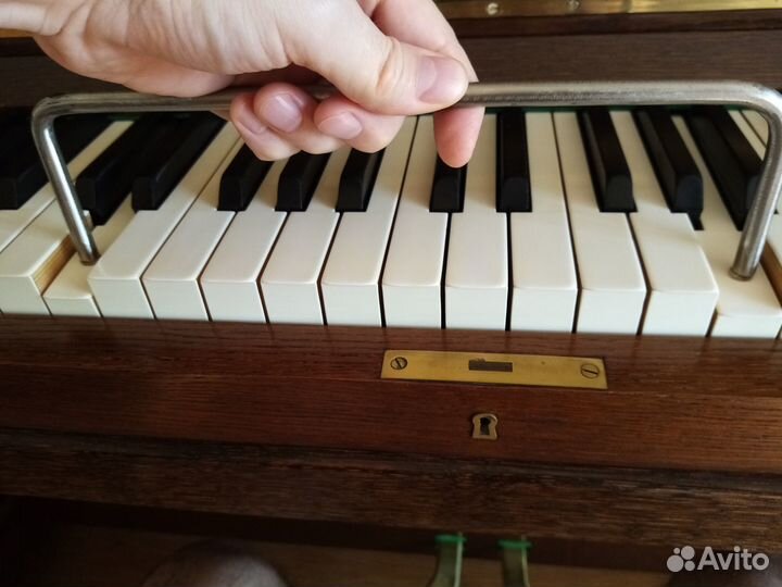 Ключ для настройки фортепиано (скоба Штоппера)