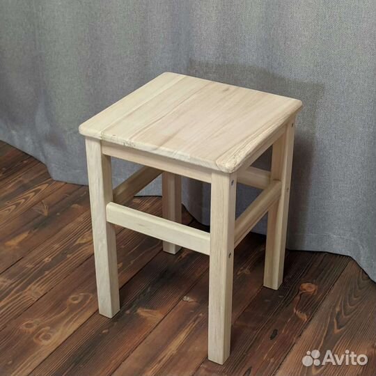 Табурет деревянный