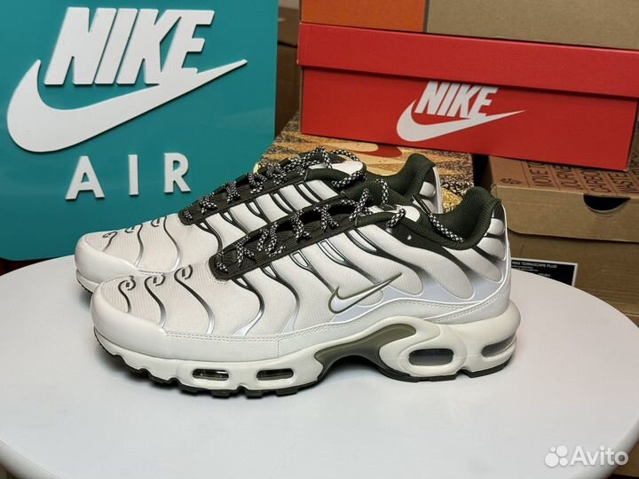 Подборка оригинальных кроссовок Nike Air Max Plus