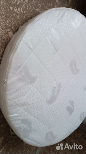 Матрац круглый,простыни,наматрасник.Все на резинке