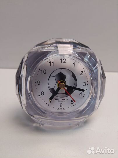 Часы будильник новый кварцевый