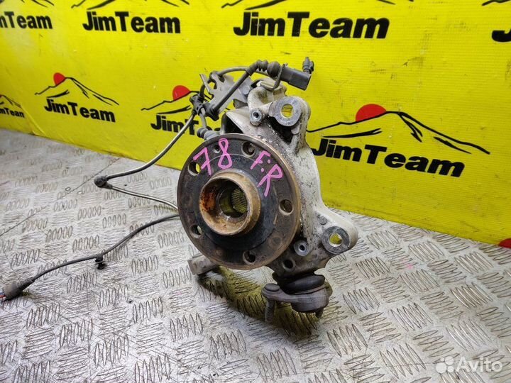 Поворотный кулак передний правый Volkswagen Golf R