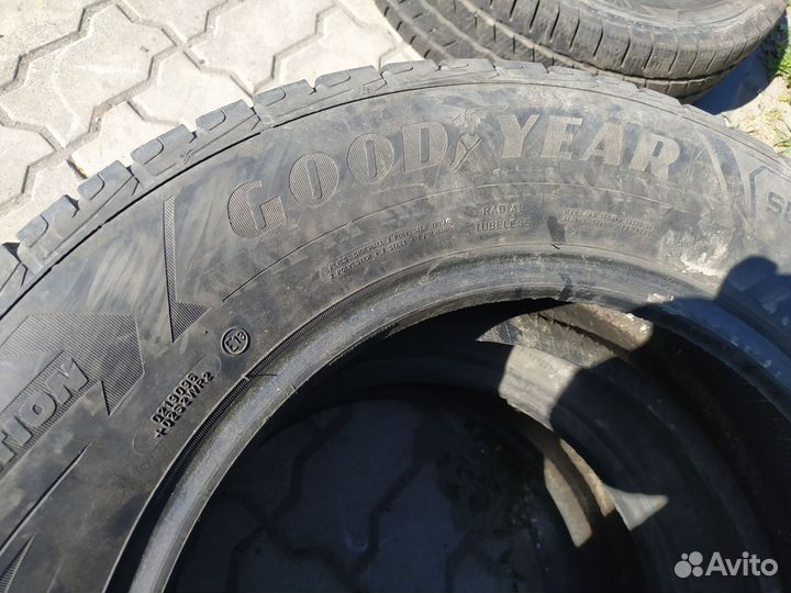 Goodyear UltraGrip Performance 235/65 R17 108H